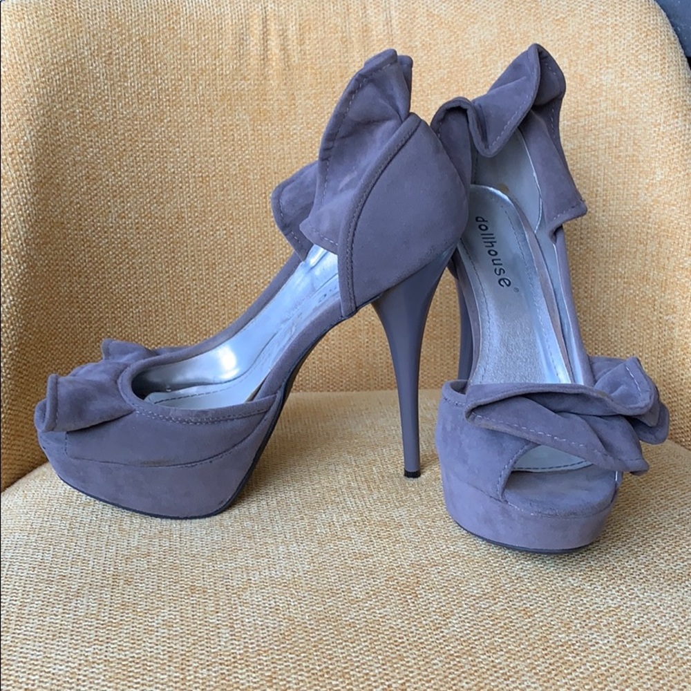 Sexy gray heels